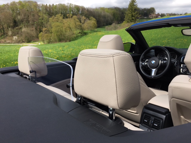 AUCO Rücksitz-Windschott lenkt den Fahrtwind ab und reduziert Turbulenzen im Cabrio